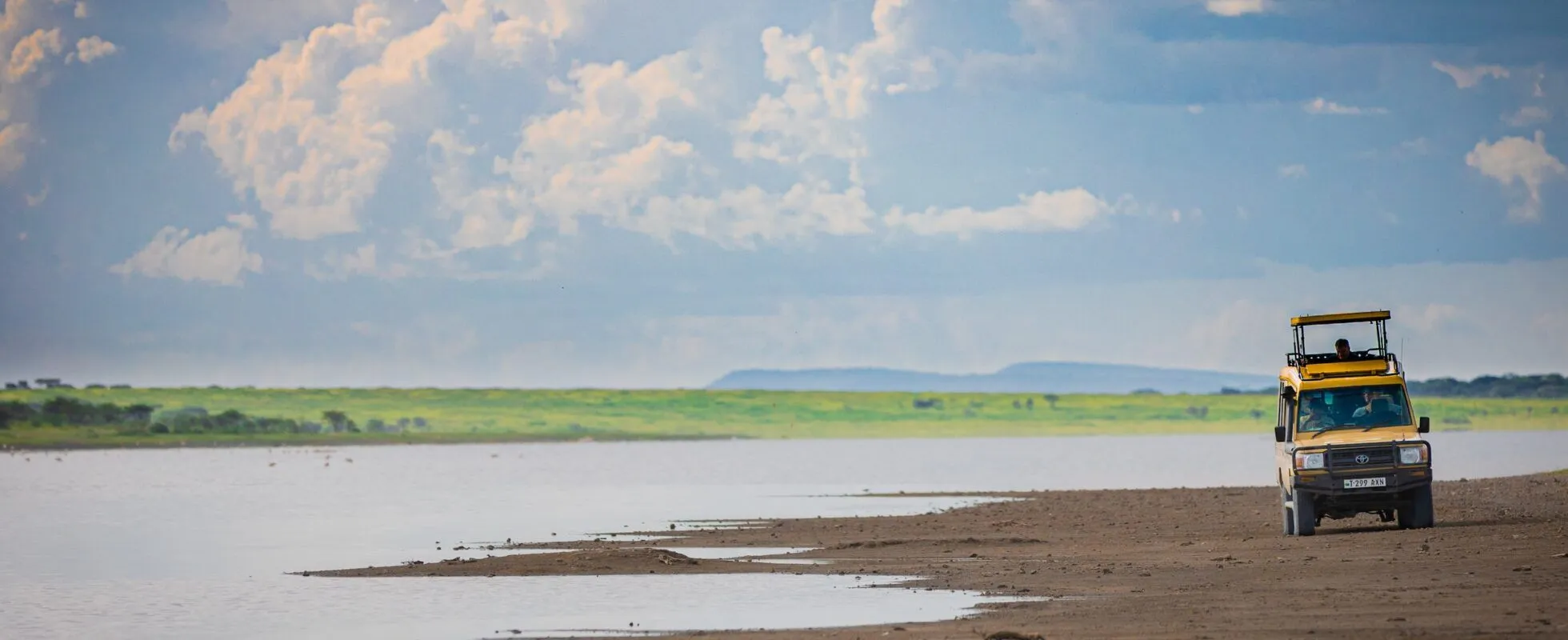 Tanzania-Travel-Tanzania-Specialist-jeep-1960×800