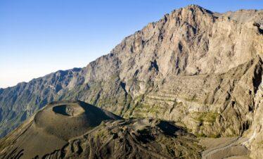 serengeti wildlife safaris climbing-mount-meru-