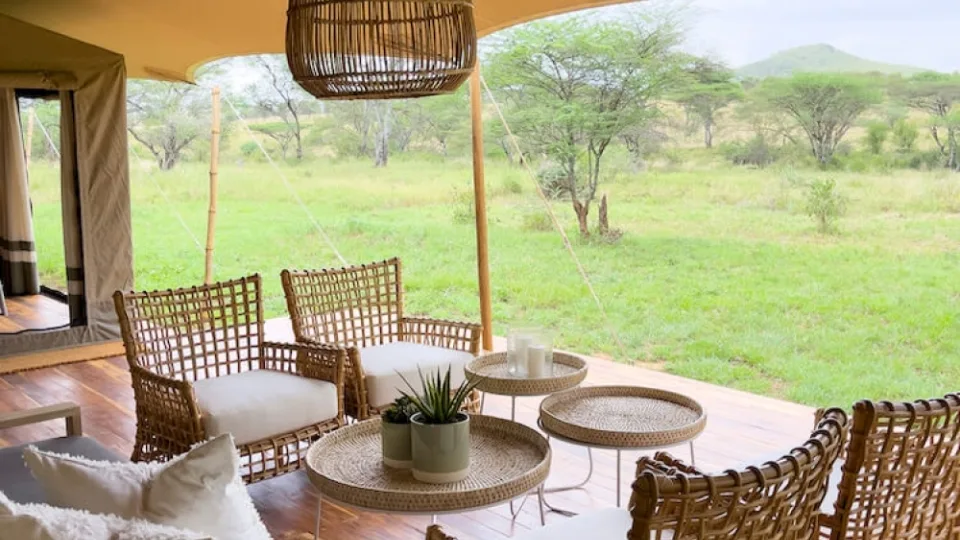 9-days-kenya-and-Tanzania-safari luxury tent interior